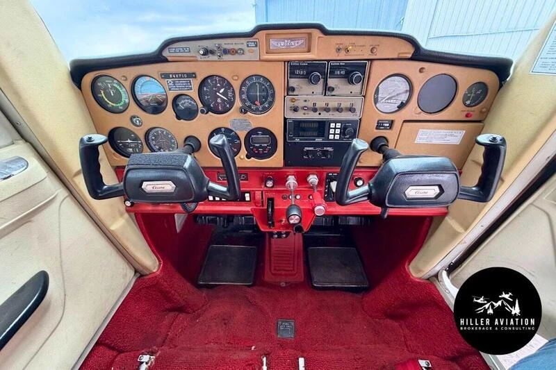 Cessna 152 image 2